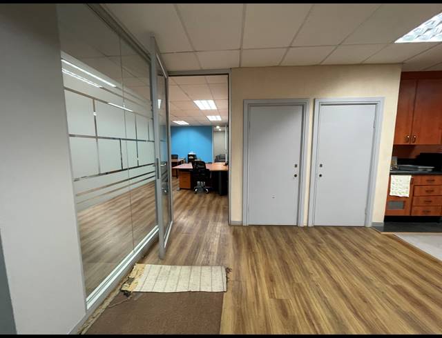 257M² OFFICE FOR SALE IN LYME PARK